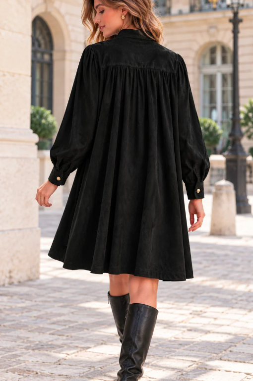 Robe suédine à col montant et boutons dorés