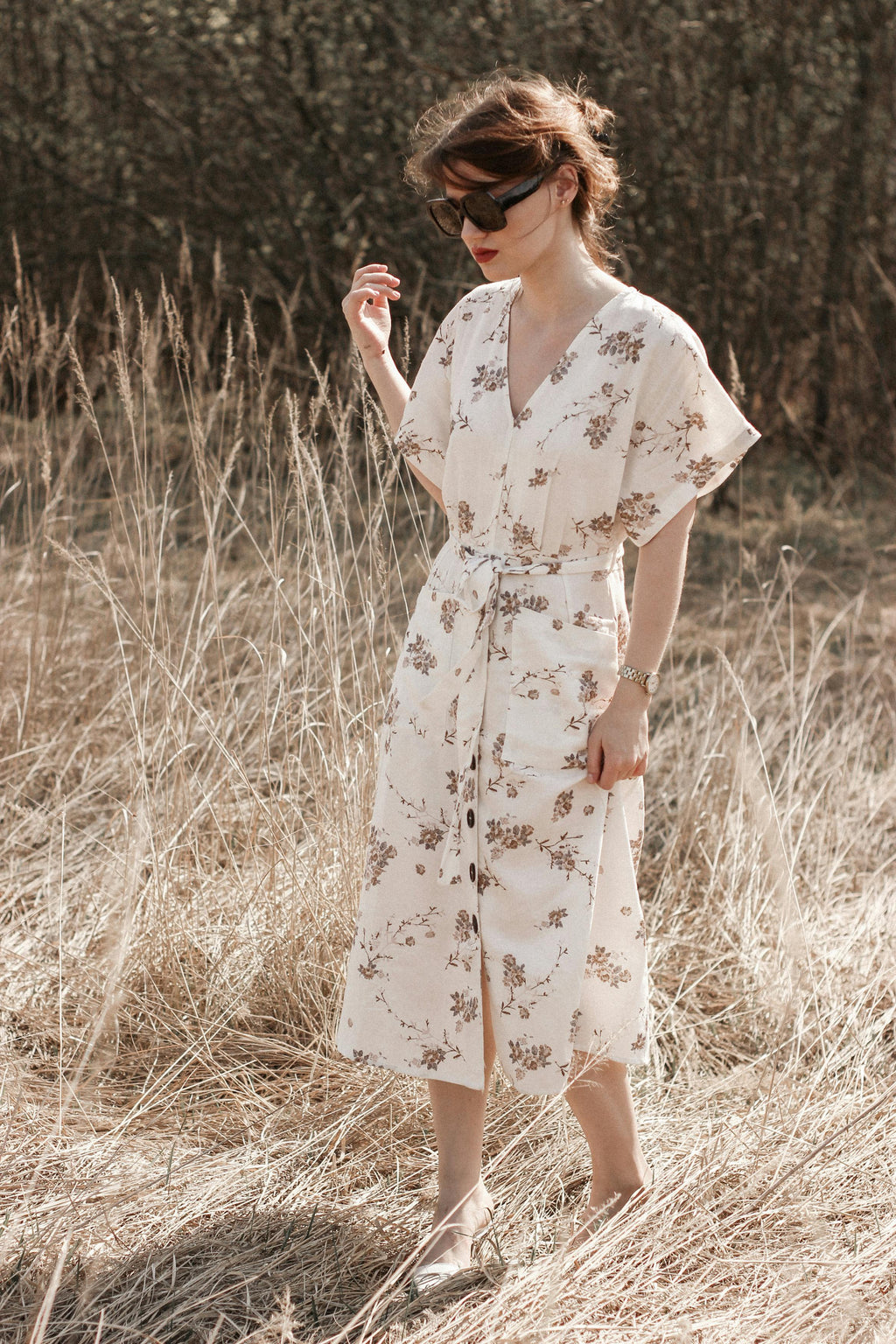 Robe midi fleurie ceinturée