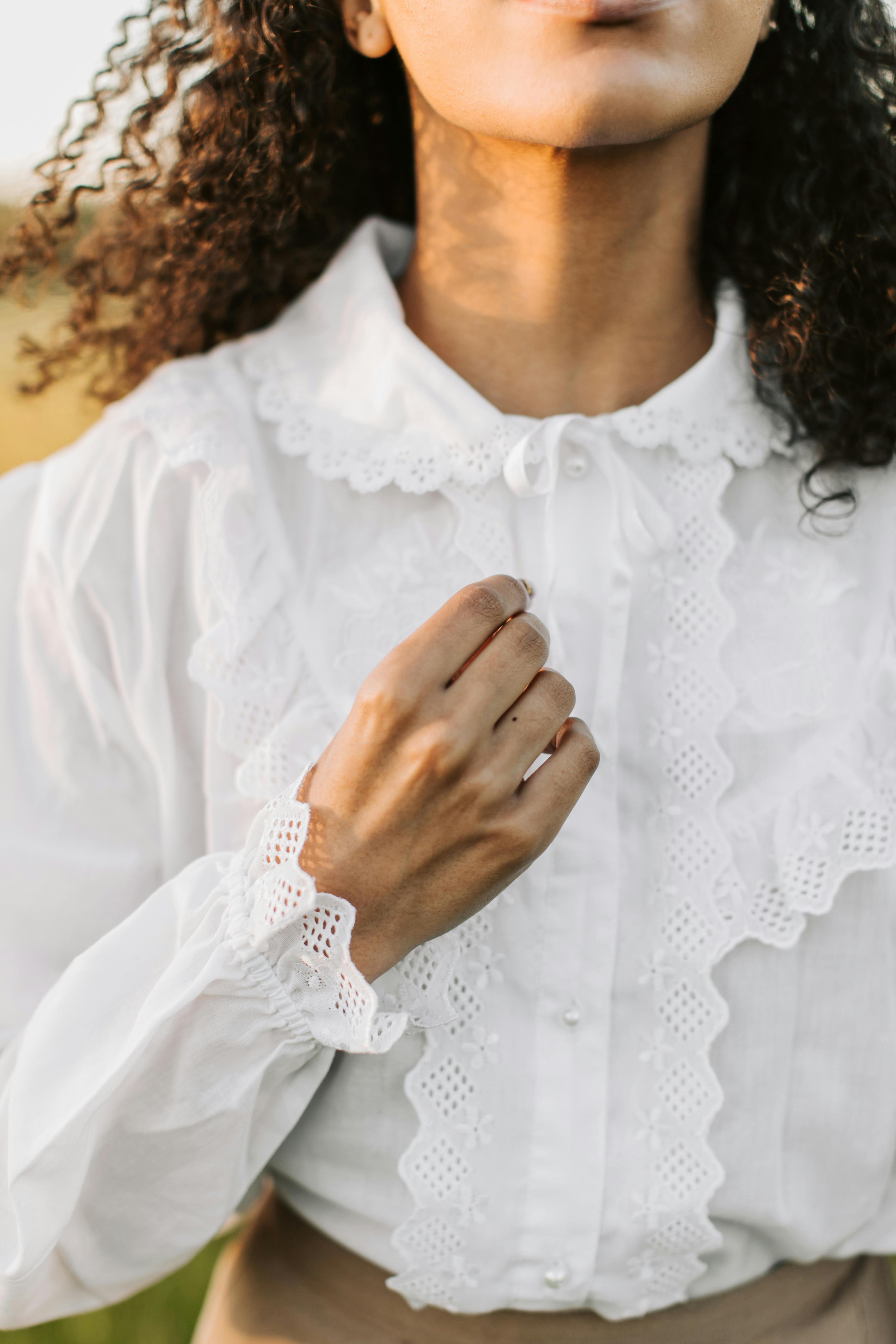 Blouse blanche brodée